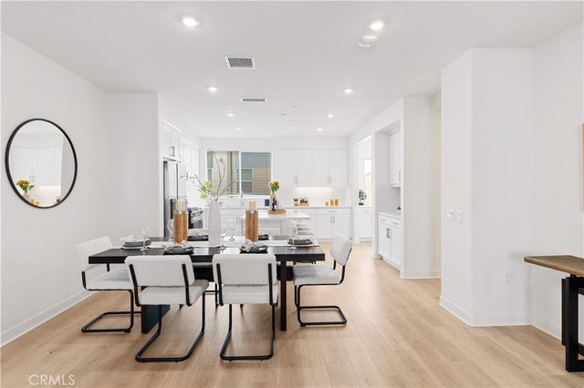 1816 E 1st 440, Santa Ana, CA 92705