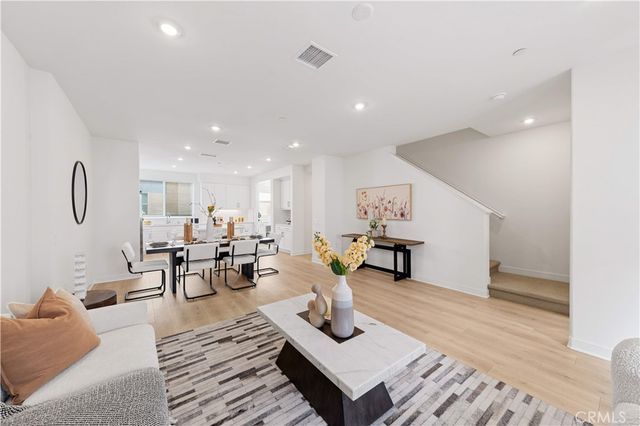 1816 E 1st 440, Santa Ana, CA 92705