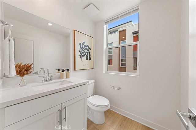 1816 E 1st 440, Santa Ana, CA 92705