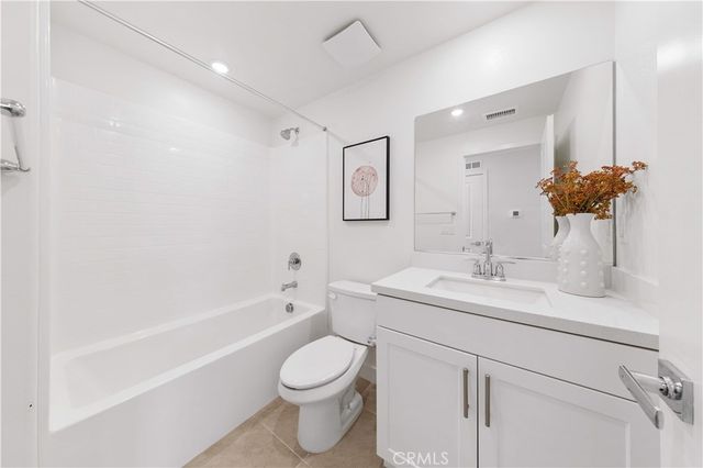 1816 E 1st 440, Santa Ana, CA 92705