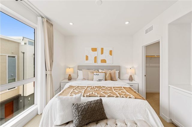 1816 E 1st 440, Santa Ana, CA 92705