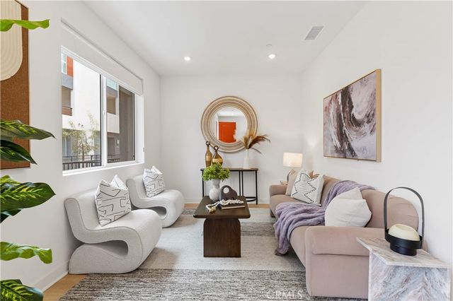 1816 E 1st 440, Santa Ana, CA 92705