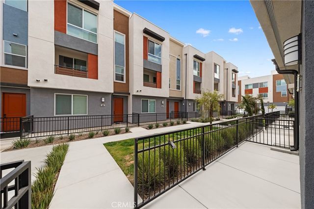 1816 E 1st 440, Santa Ana, CA 92705