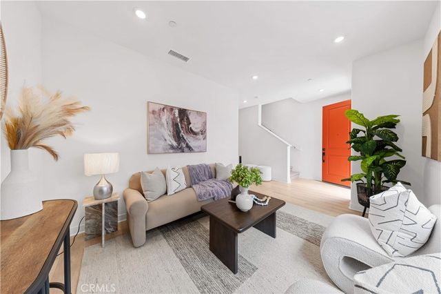 1816 E 1st 440, Santa Ana, CA 92705