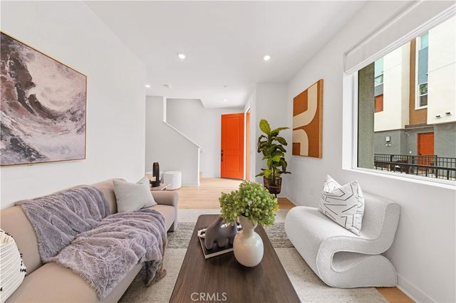 1816 E 1st 440, Santa Ana, CA 92705