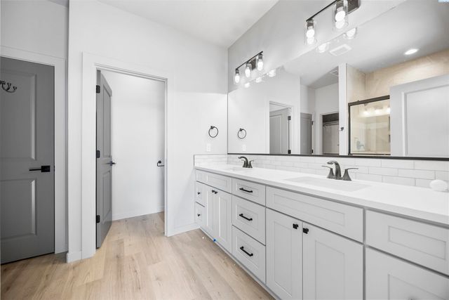 2910 E Helena St, Pasco, WA 99301