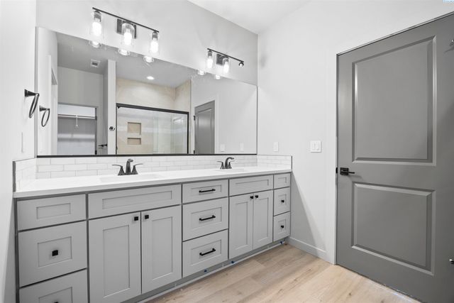 2910 E Helena St, Pasco, WA 99301