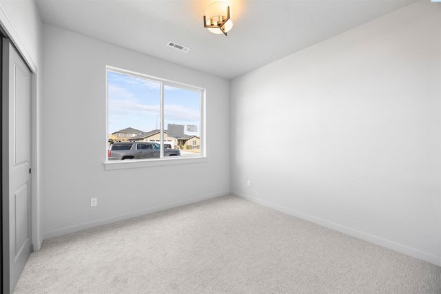 2910 E Helena St, Pasco, WA 99301