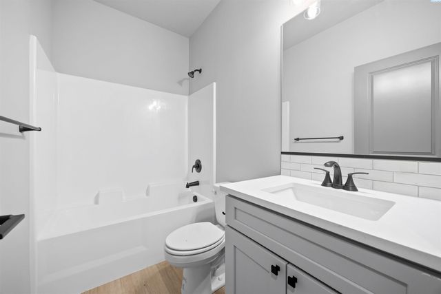 2910 E Helena St, Pasco, WA 99301