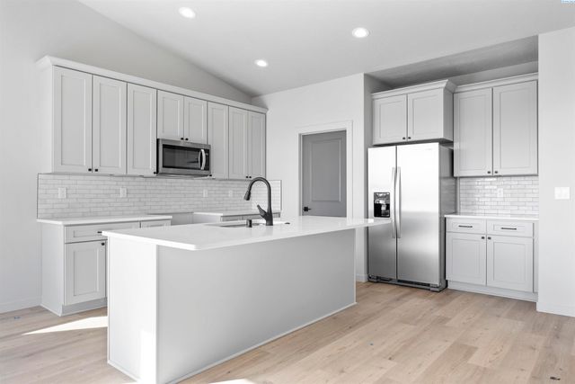 2910 E Helena St, Pasco, WA 99301