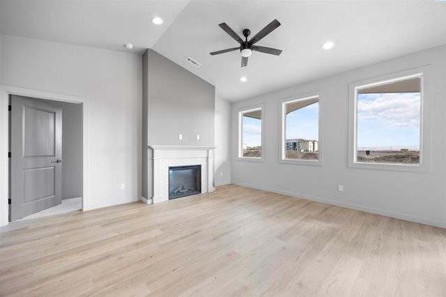 2910 E Helena St, Pasco, WA 99301