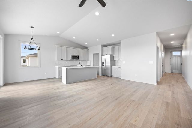 2910 E Helena St, Pasco, WA 99301