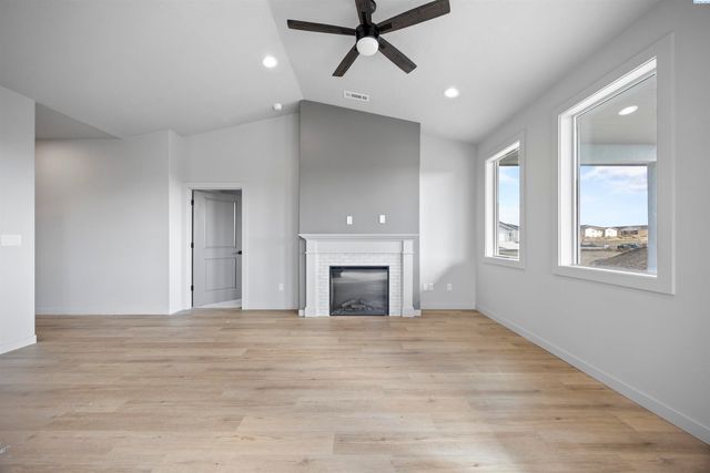 2910 E Helena St, Pasco, WA 99301