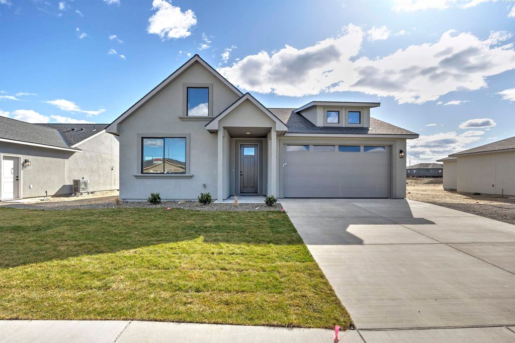 2910 E Helena St, Pasco, WA 99301