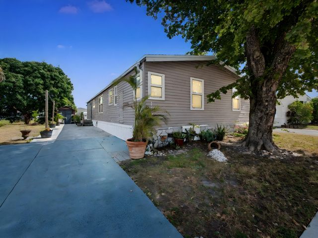 1700 SW 66th Avenue, Boca Raton, FL 33428