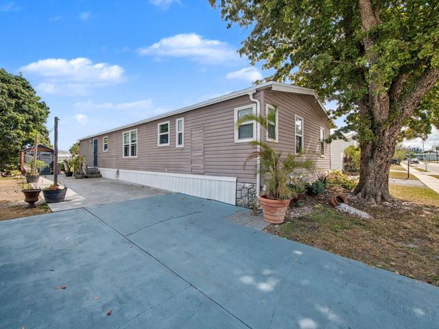 1700 SW 66th Avenue, Boca Raton, FL 33428