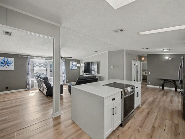 1700 SW 66th Avenue, Boca Raton, FL 33428