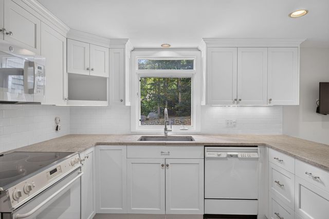 32 Greengate Road, Falmouth, MA 02540