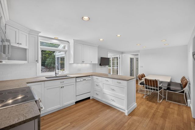 32 Greengate Road, Falmouth, MA 02540