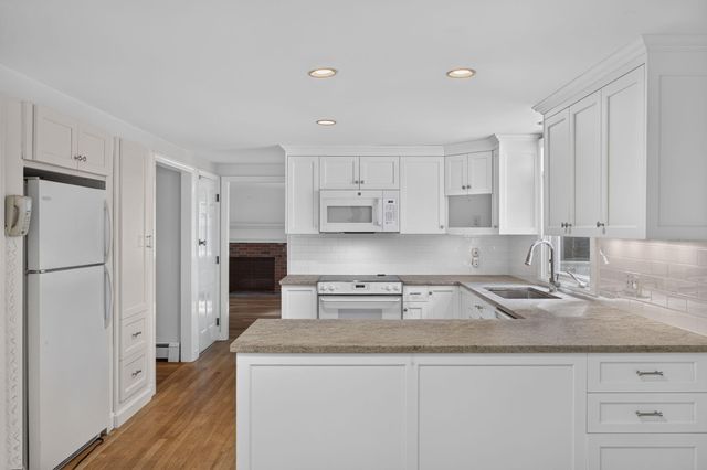 32 Greengate Road, Falmouth, MA 02540