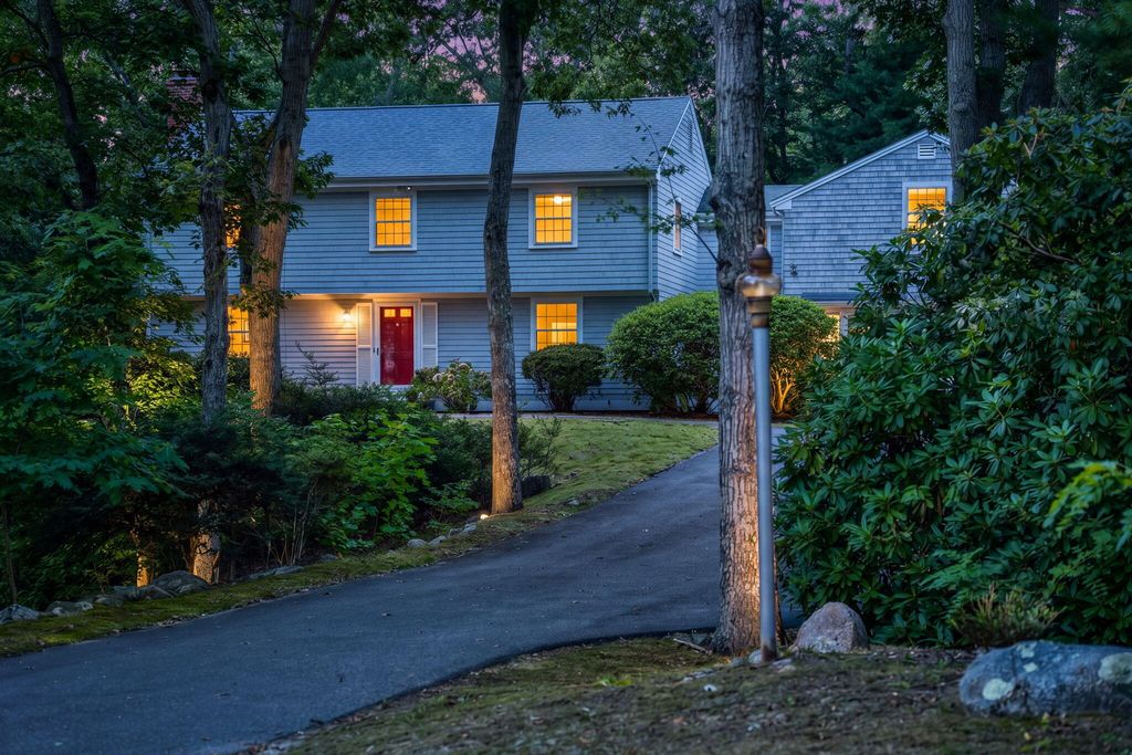 32 Greengate Road, Falmouth, MA 02540