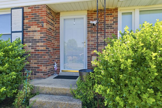 105 S Valley Rd, Hendersonville, TN 37075