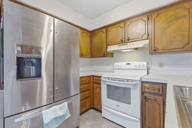 105 S Valley Rd, Hendersonville, TN 37075