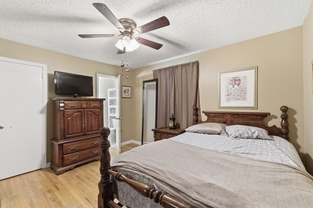 105 S Valley Rd, Hendersonville, TN 37075