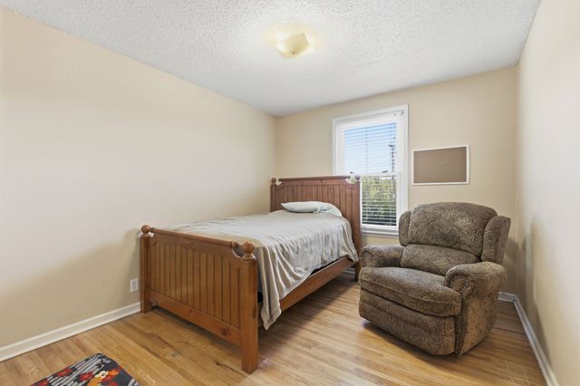105 S Valley Rd, Hendersonville, TN 37075