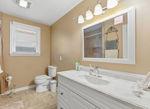 105 S Valley Rd, Hendersonville, TN 37075