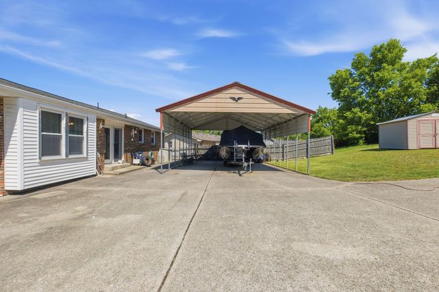 105 S Valley Rd, Hendersonville, TN 37075