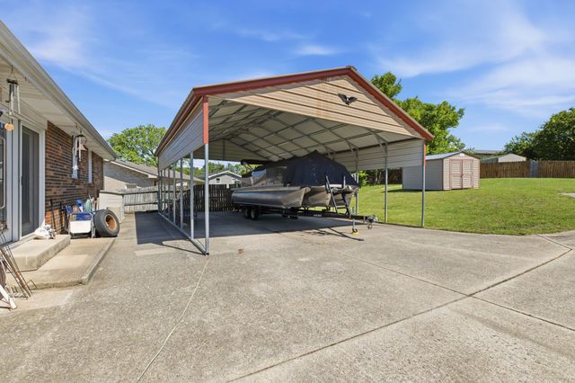 105 S Valley Rd, Hendersonville, TN 37075
