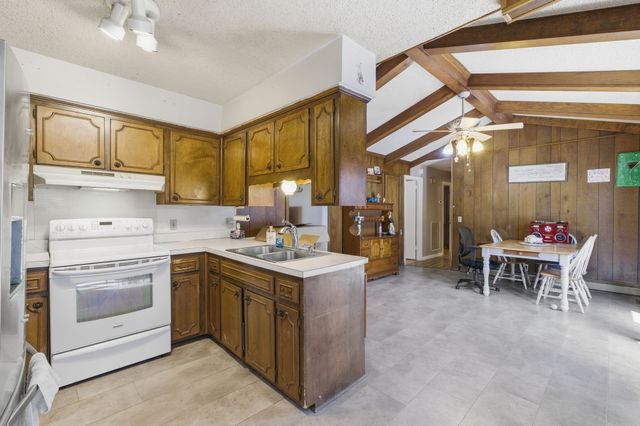105 S Valley Rd, Hendersonville, TN 37075