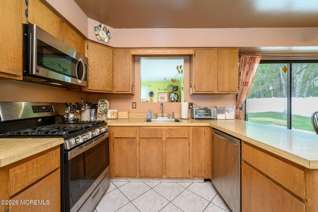 20 Snowdrift Lane, Howell, NJ 07731