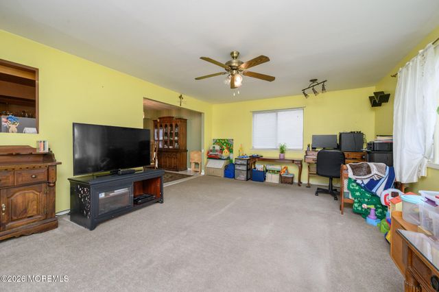 20 Snowdrift Lane, Howell, NJ 07731