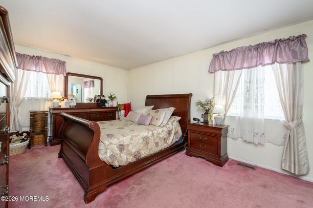 20 Snowdrift Lane, Howell, NJ 07731