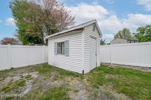 20 Snowdrift Lane, Howell, NJ 07731