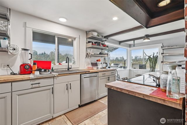 8754 Peavey Road, Sedro Woolley, WA 98284