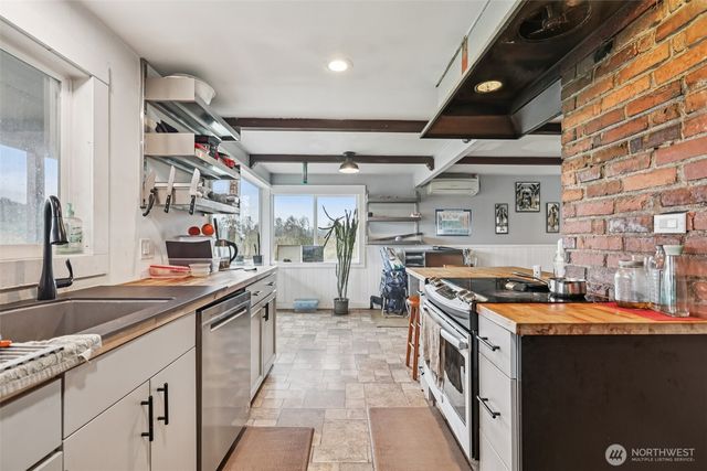 8754 Peavey Road, Sedro Woolley, WA 98284