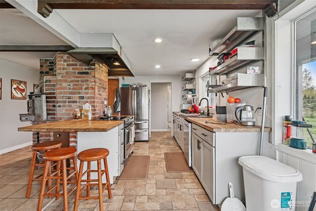 8754 Peavey Road, Sedro Woolley, WA 98284