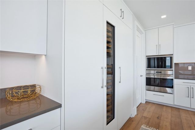 6100 MIDNIGHT PASS ROAD 201, Sarasota, FL 34242