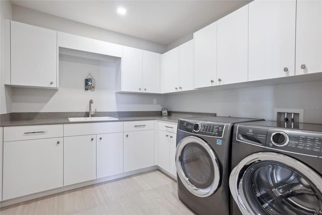 6100 MIDNIGHT PASS ROAD 201, Sarasota, FL 34242