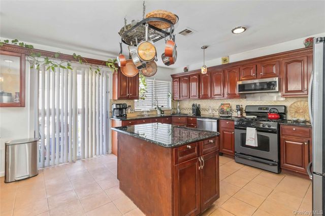 25 South Street, Staten Island, NY 10310