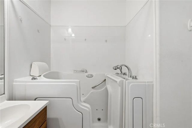 21716 Jack Place, Saugus, CA 91350
