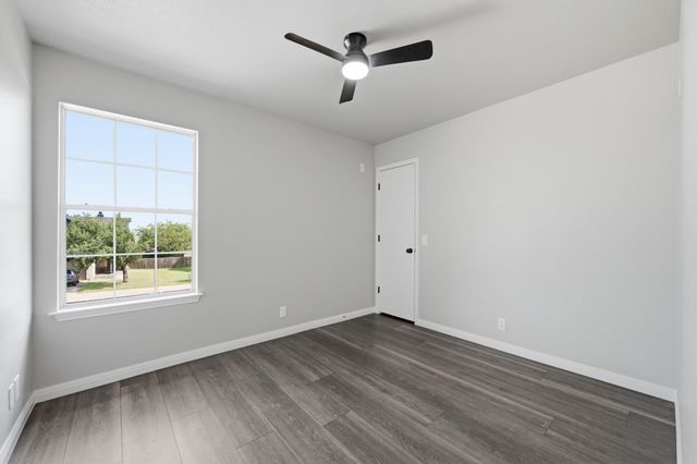 1504 Waterfall Ave, Leander, TX 78641