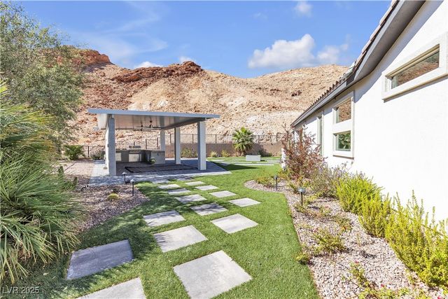 11 Acacia Creek Court, Henderson, NV 89011