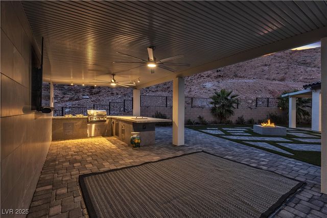 11 Acacia Creek Court, Henderson, NV 89011