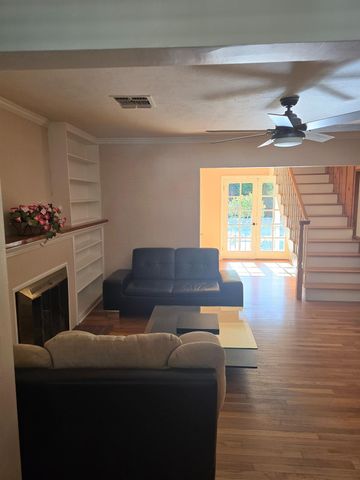 2124 Oxford, Sacramento, CA 95815