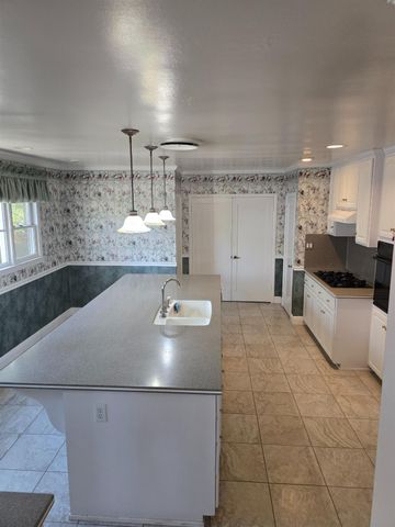 2124 Oxford, Sacramento, CA 95815