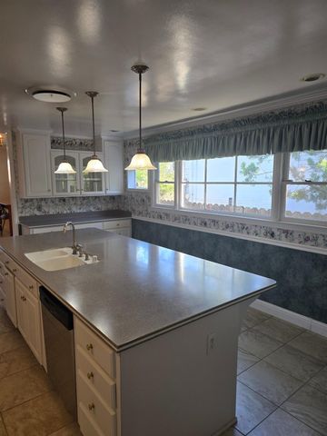 2124 Oxford, Sacramento, CA 95815